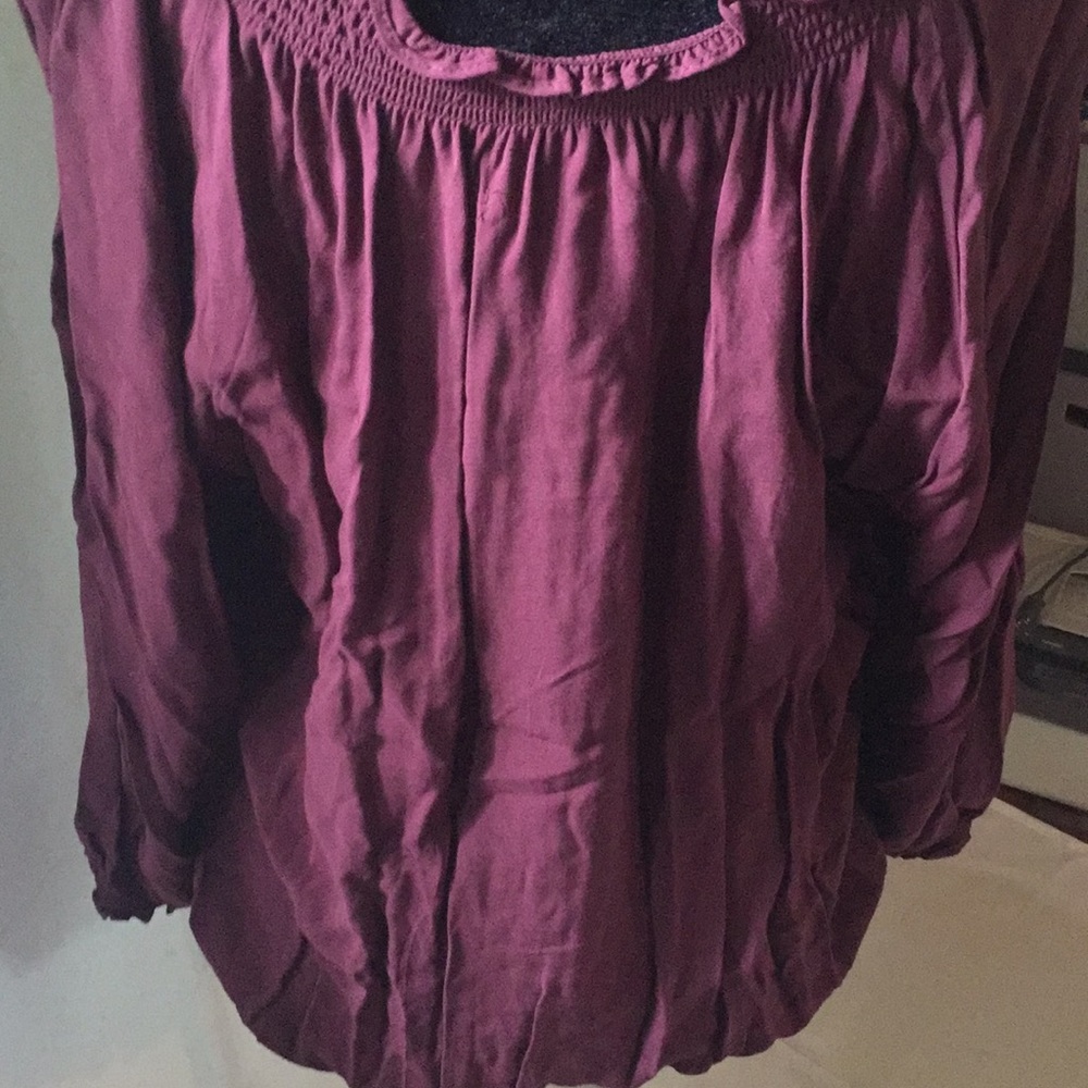 Women’s Top - Picture 2 of 5